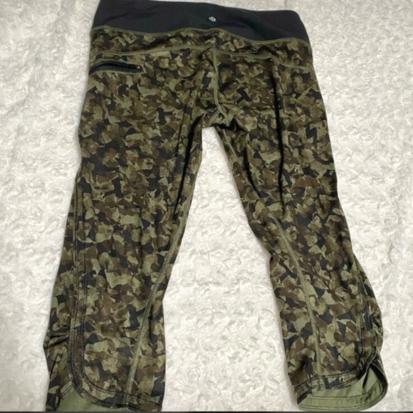 Lululemon Crop Camo Leggings - Picture 2 of 5